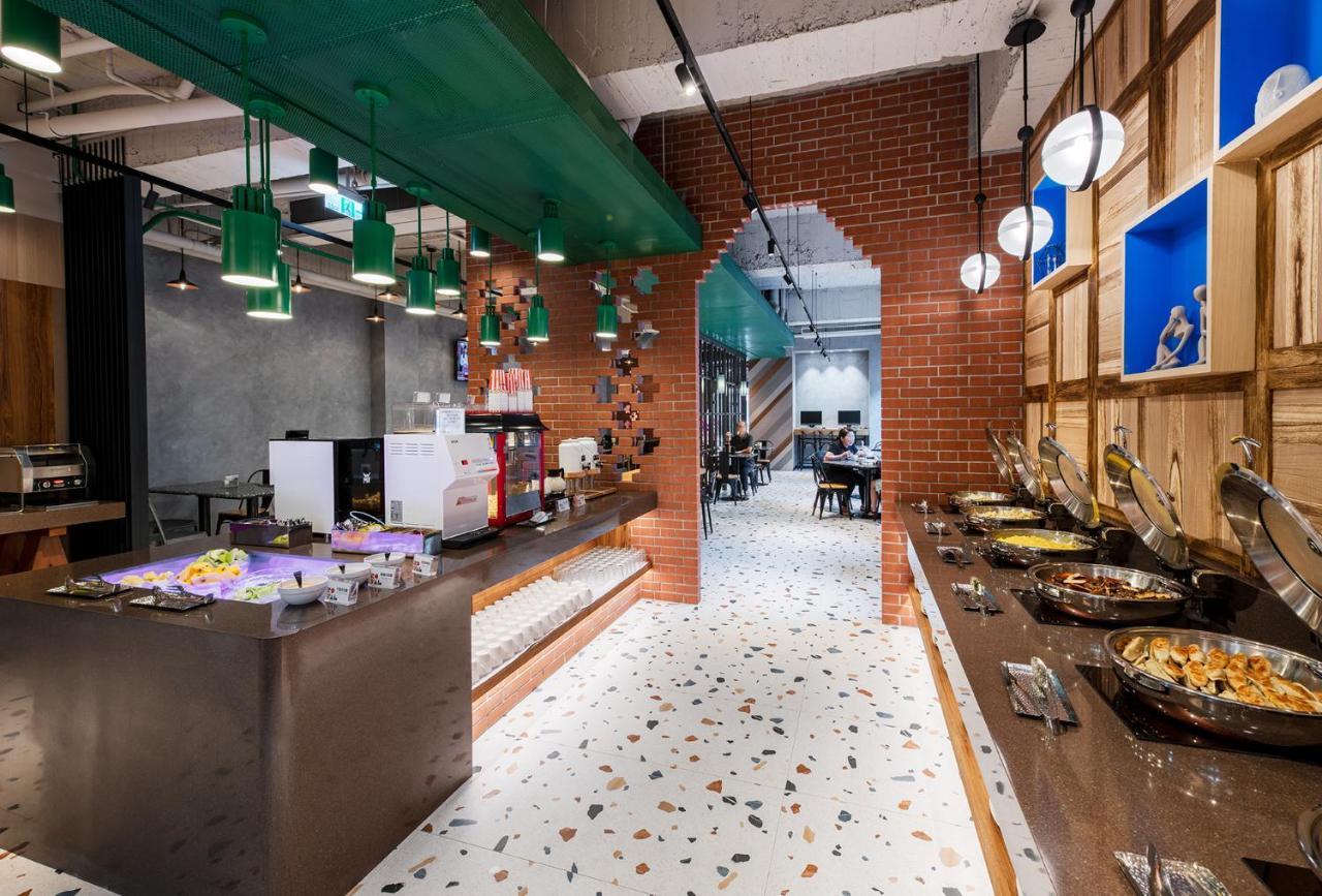 Royal Group Hotel Xiong Zhong Branch Каосюн Екстериор снимка