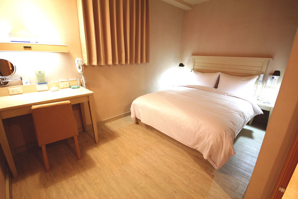 Royal Group Hotel Xiong Zhong Branch Каосюн Екстериор снимка