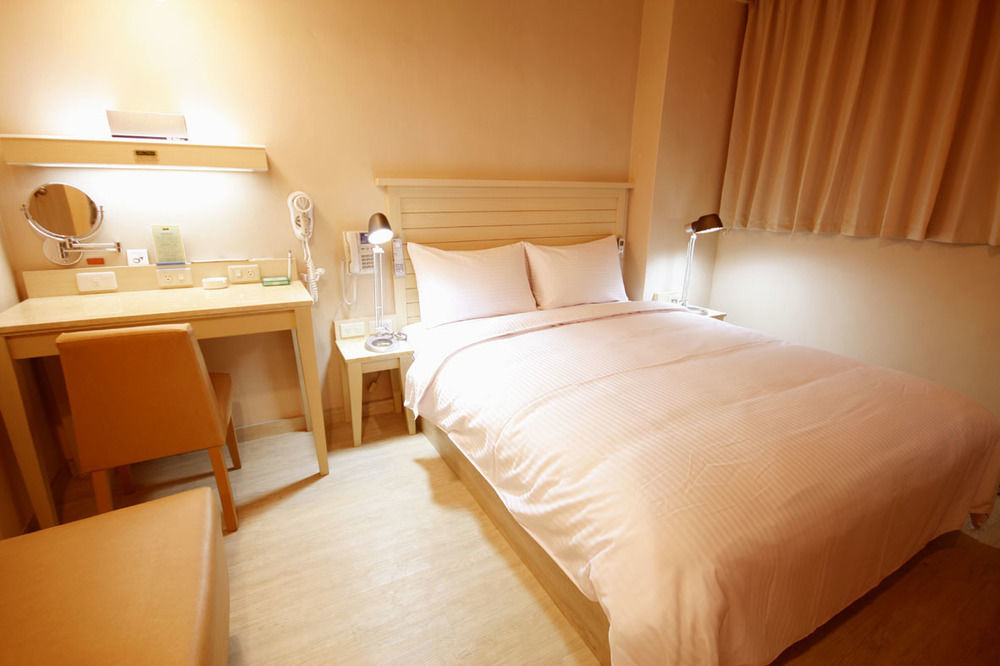 Royal Group Hotel Xiong Zhong Branch Каосюн Екстериор снимка