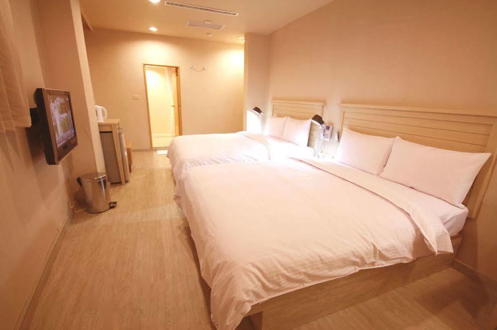 Royal Group Hotel Xiong Zhong Branch Каосюн Екстериор снимка
