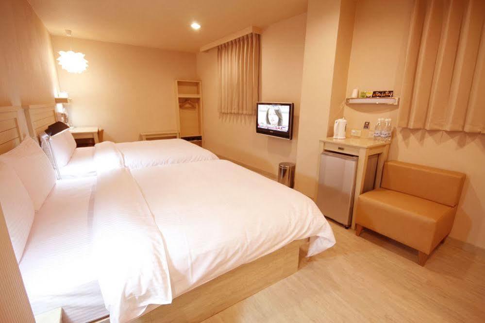 Royal Group Hotel Xiong Zhong Branch Каосюн Екстериор снимка
