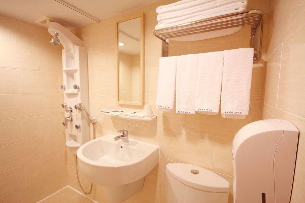 Royal Group Hotel Xiong Zhong Branch Каосюн Екстериор снимка